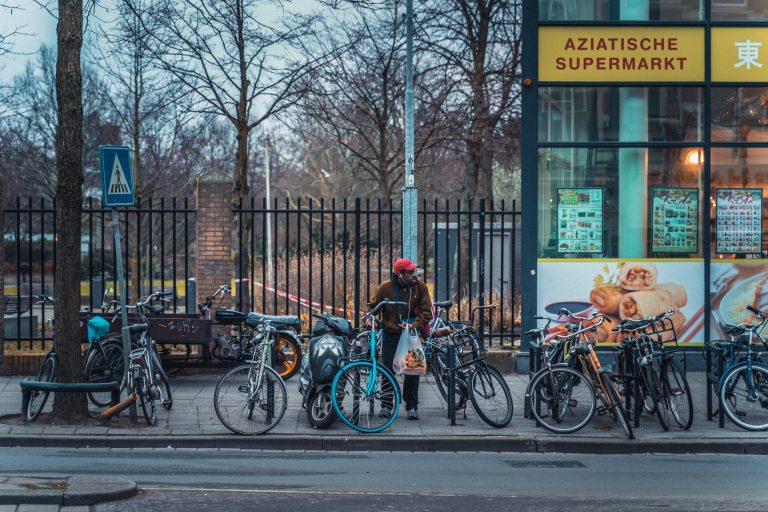 Woningtekort beïnvloedt het werk van straatadvocaat Monja: ‘Ik heb geen huizen in mijn broekzak’