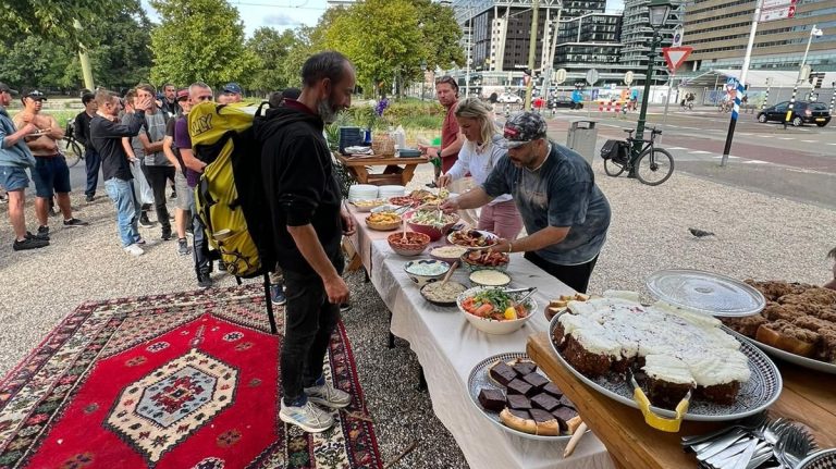 Zo kan het ook: ‘Even een avond geen cliënt, maar mens zijn’ diner voor dak- en thuislozen