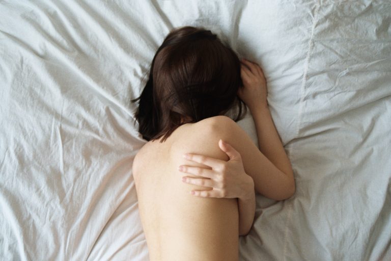 Kech, slet of hoer: online shaming neemt toe. Wat kun je doen? online shaming