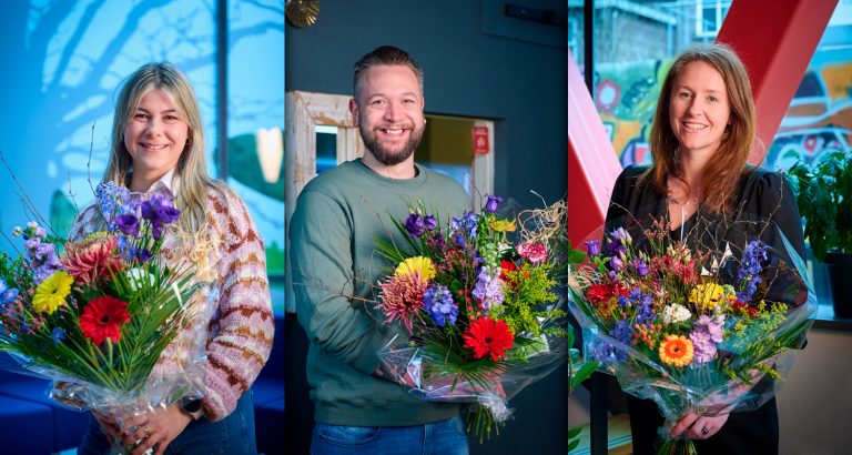 Dit zijn de genomineerden voor Sociaal Werker van het Jaar 2024: Sonny, Jetske en Katie De foto toont de genomineerden sociaal werker van het jaar 2024 van links naar rechts: Jetske, Sonny en Katie. Fotograaf: Rob Lamping.