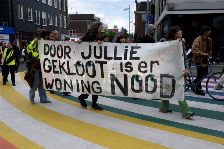 ‘Zoek het maar uit’, horen economisch daklozen vaak, politiek moet ingrijpen
