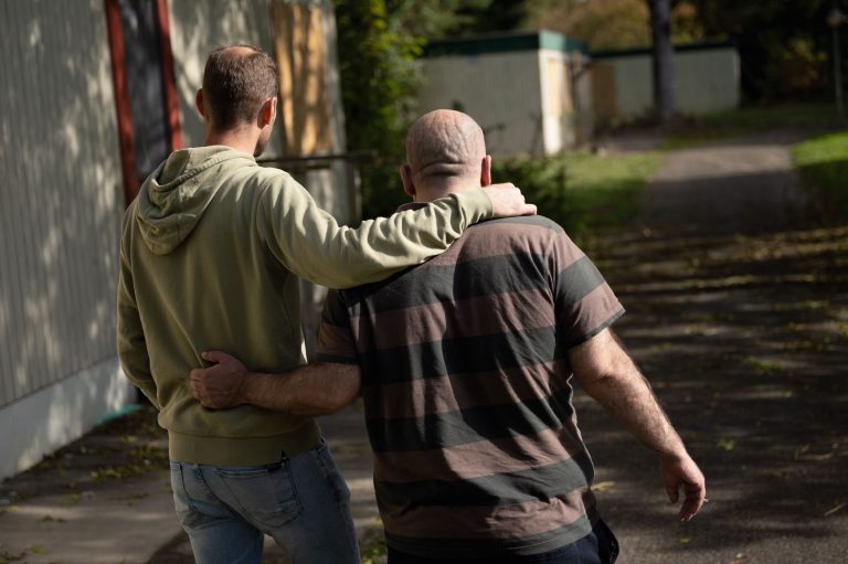 Overlastveroorzakers met onbegrepen gedrag: ze worden overal weggestuurd, maar Sven Bastiani geeft ze een thuis Mensen met onbegrepen gedrag: ze worden overal weggestuurd, maar Sven Bastiani geeft ze een thuis