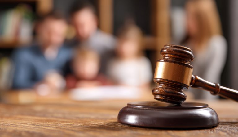 Wetsvoorstel over Reikwijdte Jeugwet onder vuur: de 7 belangrijkste pijnpunten Klacht indienen tegen mentor, bewindvoerder of curator? Dit zijn de stappen