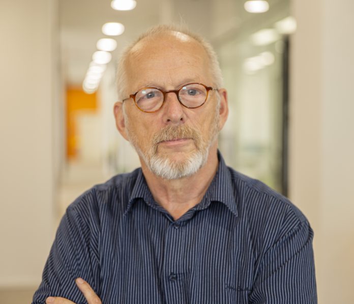 Jos van der Lans, auteur van de geschiedenis van het sociaal werk
