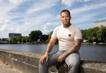 Net vrij, negatieve gedachten? Ervaringsdeskundige Roy maakt verbinding Net vrij, negatieve gedachten? Ervaringsdeskundige Roy maakt verbinding