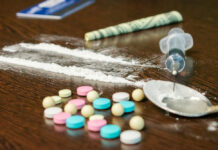Cocaïne blijft in trek en crack weer in opkomst: dit speelt er op de Nederlandse drugsmarkt Drugs als cocaïne op tafel