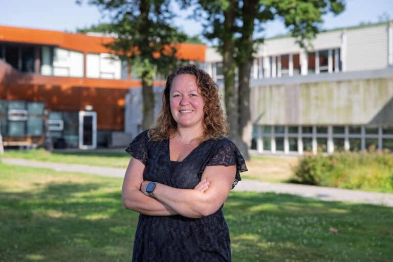 Deze vorm van huiselijk geweld wordt door sociaal werkers te weinig herkend Renate Mazenier ontwikkelt signalenkaart om financieel misbruik als vorm van huiselijk geweld sneller te herkennen.
